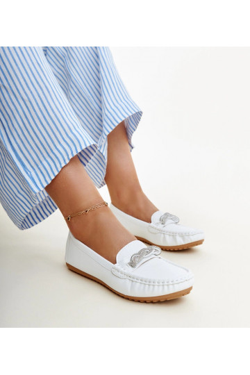 Mocasines blancos decorados...