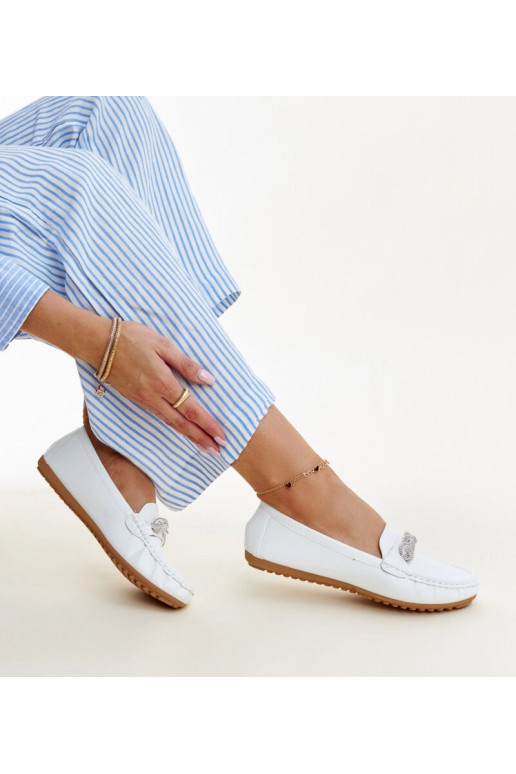 Mocasines blancos decorados con...