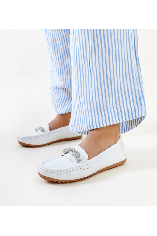Mocasines blancos decorados con...