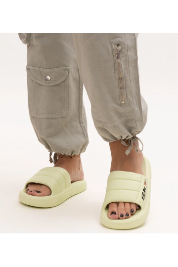 Chanclas de espuma verdes...