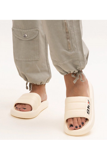 Chanclas de espuma beiges...