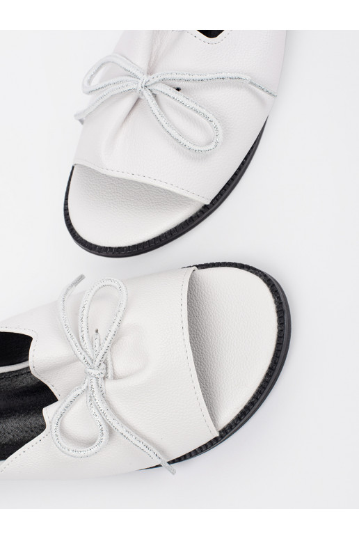 el color blanco Zapatillas płaksie con un arco el color blanco Zapatillas płaksie con un arco