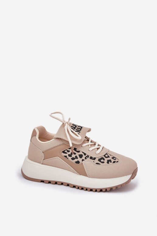 zapatillas Zapatillas modelo zapatos. Femenino con una plataforma con estampados de piel de leopardo beige Pumbes