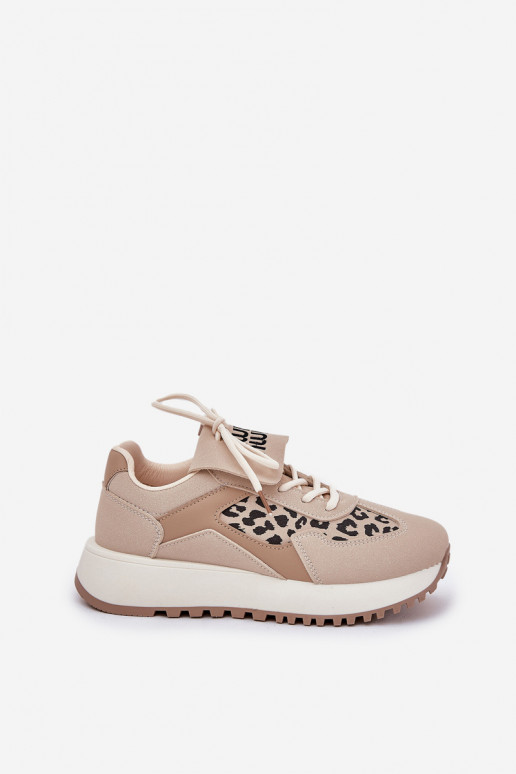 zapatillas Zapatillas modelo zapatos. Femenino con una plataforma con estampados de piel de leopardo beige Pumbes