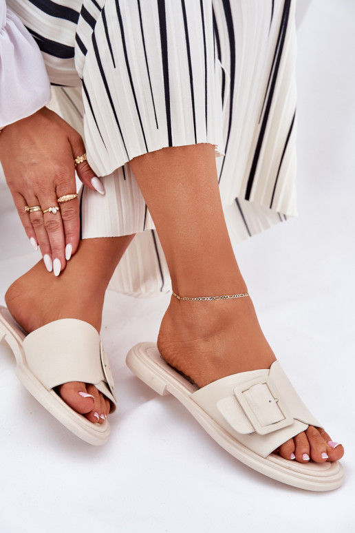 Zapatillas de cuero Femenino con hebillas D&A SJ2302-01 beige Zapatillas de cuero Femenino con hebillas D&A SJ2302-01 beige