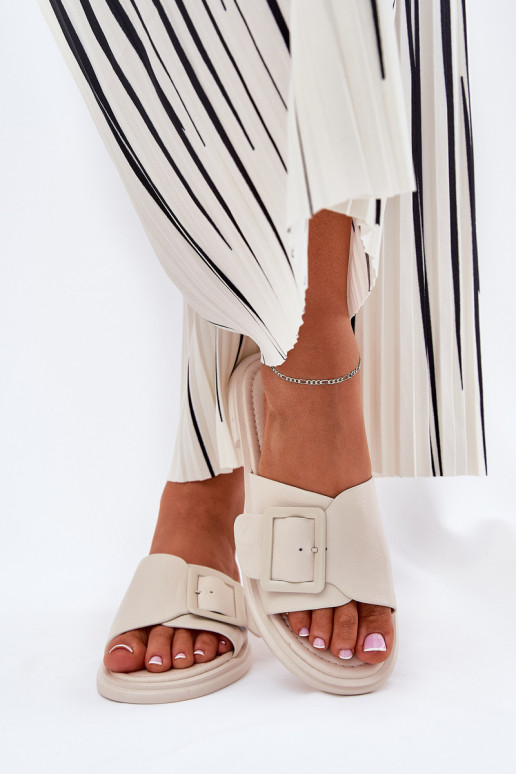 Zapatillas de cuero Femenino con hebillas D&A SJ2302-01 beige Zapatillas de cuero Femenino con hebillas D&A SJ2302-01 beige