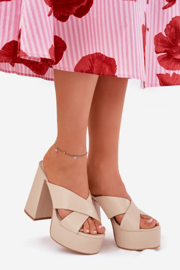 Chancletas de mujer con plataforma en color arena Lenobos 2