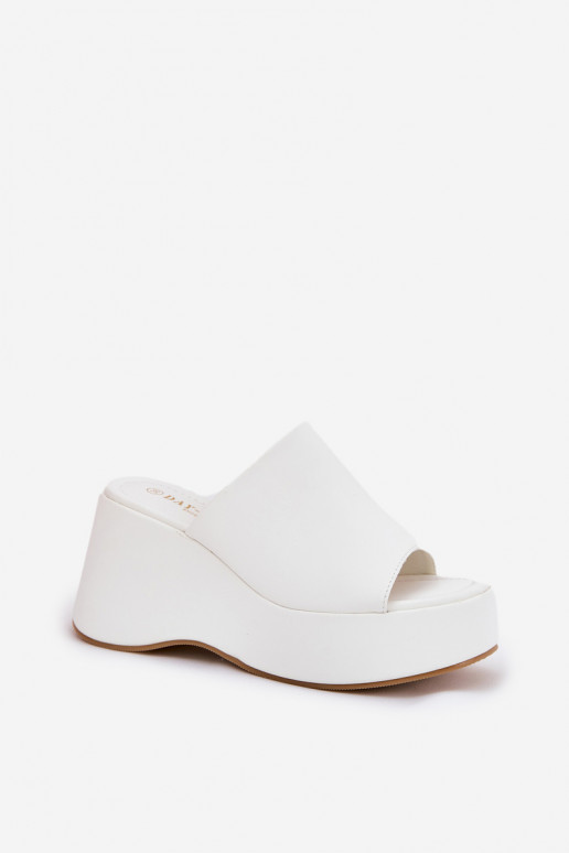 Eko Zapatillas de cuero Femenino con una plataforma I Koturnie el color blanco Kisoffi