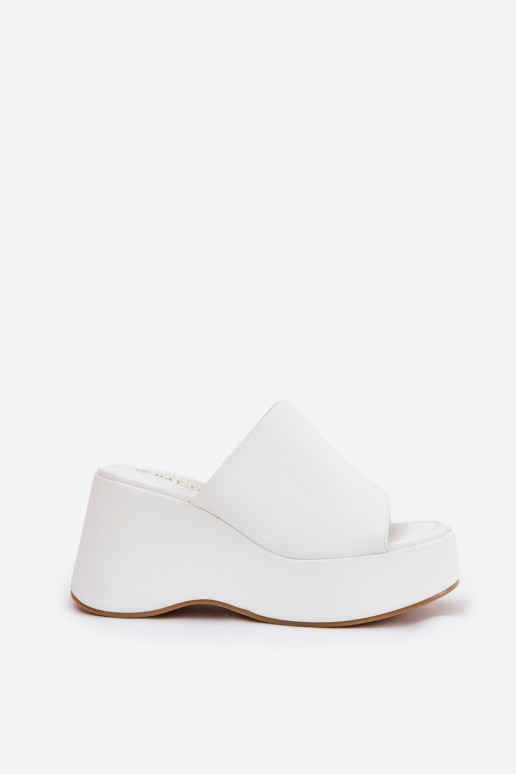 Eko Zapatillas de cuero Femenino con una plataforma I Koturnie el color blanco Kisoffi