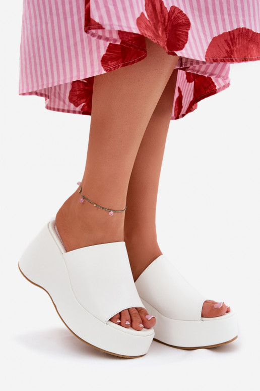 Eko Zapatillas de cuero Femenino con una plataforma I Koturnie el color blanco Kisoffi