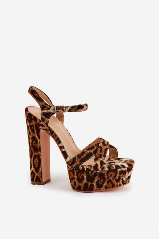 Sandalias de mujer en un puesto alto y plataforma con estampados de piel de leopardo color marrón Jovenes Sandalias de mujer en un puesto alto y plataforma con estampados de piel de leopardo color marrón Jovenes