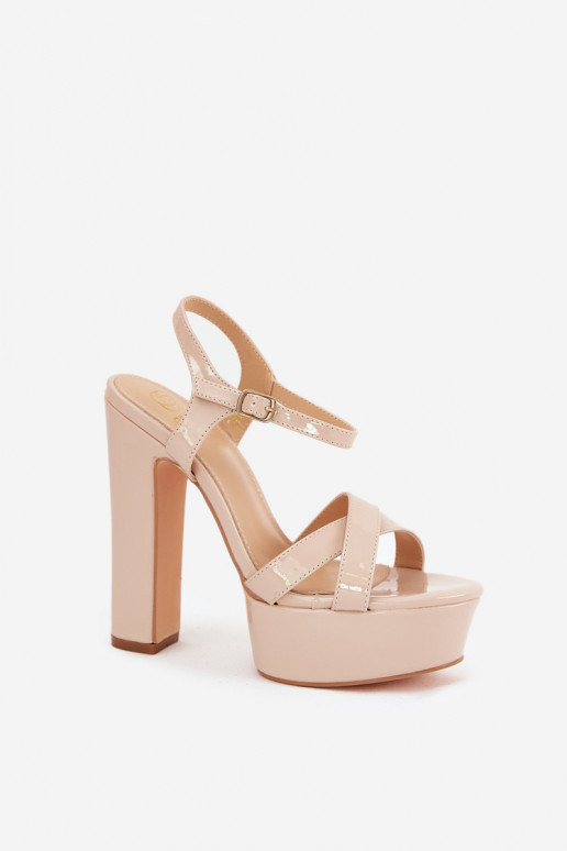 Sandalias de mujer en un puesto alto y plataforma con efecto barniz beige Jovenes Sandalias de mujer en un puesto alto y plataforma con efecto barniz beige Jovenes