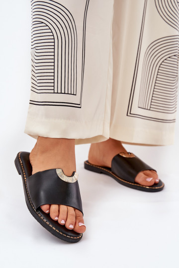 Zapatillas de mujer de piel sintética con detalles ornamentales color negro Mevith