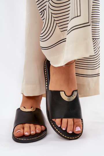 Zapatillas de mujer de piel sintética con detalles ornamentales color negro Mevith 2