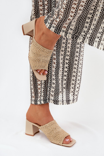 Pantuflas de mujer con trenzado y tacones color arena Ciariloria