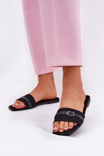 Zapatillas de mujer con tiras y hebillas color negro Zilina