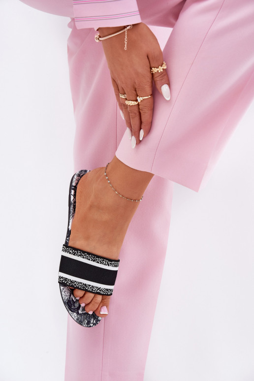 Estampado isósceles zapatillas de mujer de color negro Leysi