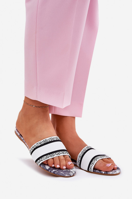 Estampado isósceles zapatillas de mujer el color blanco Leysi