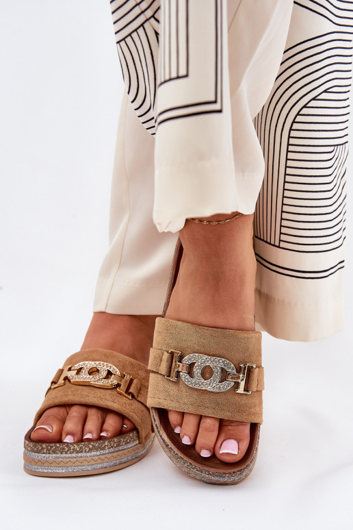 zapatillas de mujer Ze color doradom Detalem con una plataforma con brillo color marrón Eanes