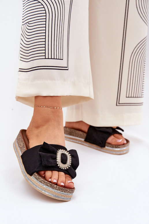 zapatillas de mujer con una plataforma con cintas I Ozdobną Broszką de color negro Lenela