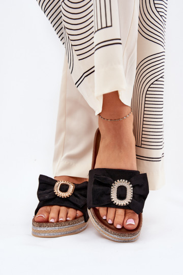 Zapatillas de mujer con plataforma, lazos y broche decorativo en color negro Lenela 2