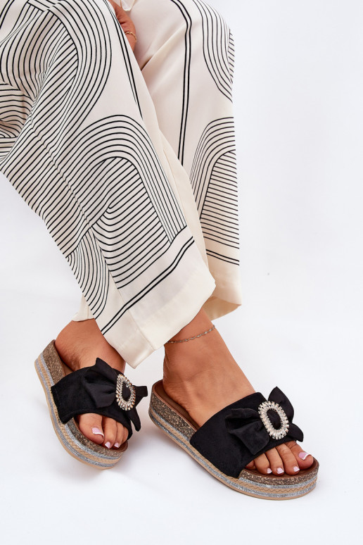 zapatillas de mujer con una plataforma con cintas I Ozdobną Broszką de color negro Lenela