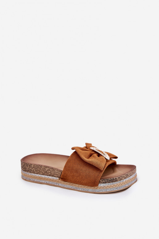 zapatillas de mujer con una plataforma con cintas I Ozdobną Broszką color marrón Lenela