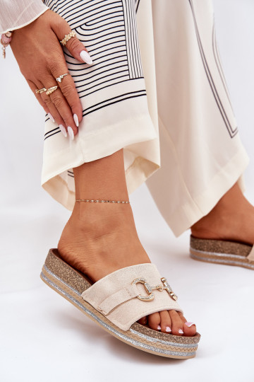 zapatillas de mujer con una plataforma con detalles dorados y brillo beige Morisela