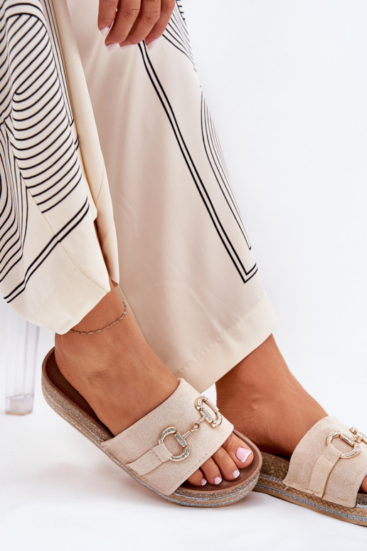 zapatillas de mujer con una plataforma con detalles dorados y brillo beige Morisela