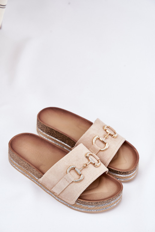 zapatillas de mujer con una plataforma con detalles dorados y brillo beige Morisela