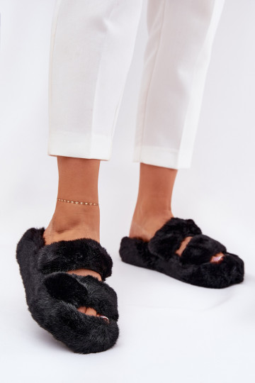 con un abrigo de piel Zapatillas Femenino con una plataforma de color negro Talfedi