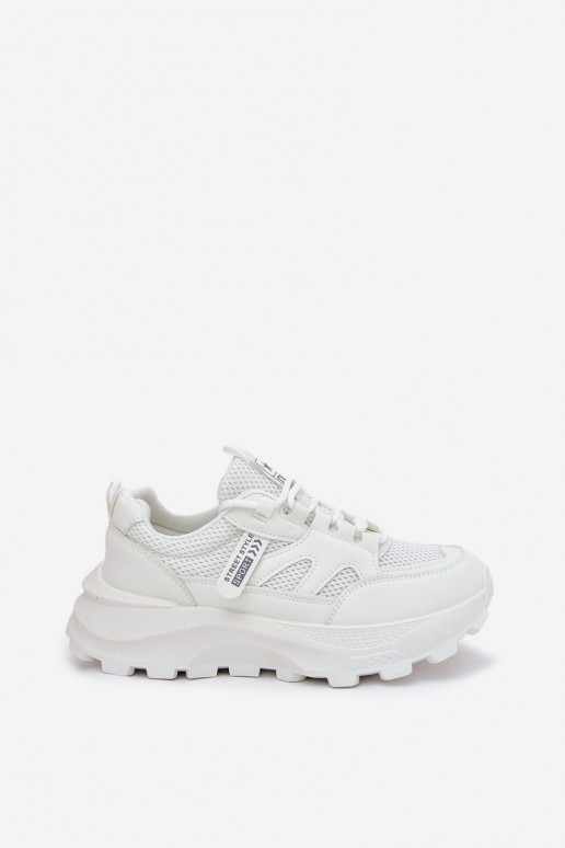 zapatillas Zapatillas modelo zapatos. Femenino Sobre una suela gruesa el color blanco Prononice