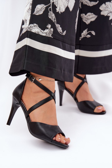 sandalias de moda con tacones finos de color negro Loressa 2