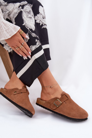 zapatillas de gamuza Zuecos Femenino con hebillas Big Star RR274A387 color marrón