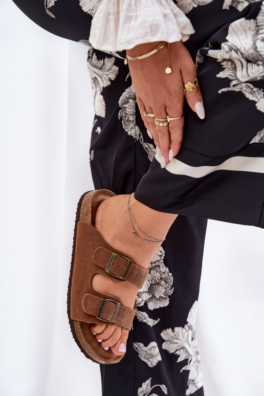 Zapatillas de ante para mujer. con hebillas Big Star RR274A394 color marrón