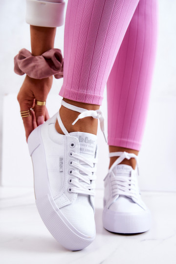 Zapatillas con una plataforma Lee Cooper LCEN-22-31-0884L el color blanco