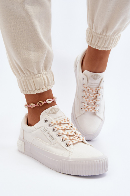Zapatos de mujer Lee Cooper LCEN-24-31-2170 el color blanco Zapatos de mujer Lee Cooper LCEN-24-31-2170 el color blanco