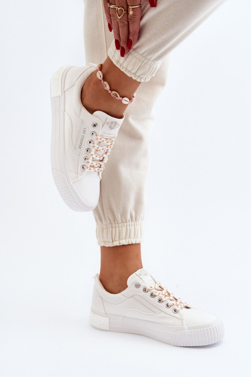 Zapatos de mujer Lee Cooper LCEN-24-31-2170 el color blanco Zapatos de mujer Lee Cooper LCEN-24-31-2170 el color blanco