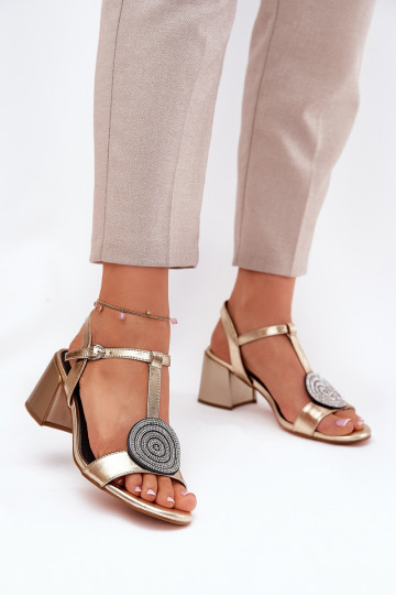 Sandalias de mujer con tacones. con adornos D&A JC51-842 color dorado 2