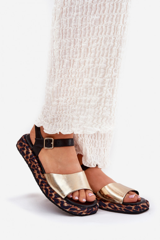 sandalias Piel Femenino con una plataforma y escritos S.Barski JC51-347 color dorado sandalias Piel Femenino con una plataforma y escritos S.Barski JC51-347 color dorado