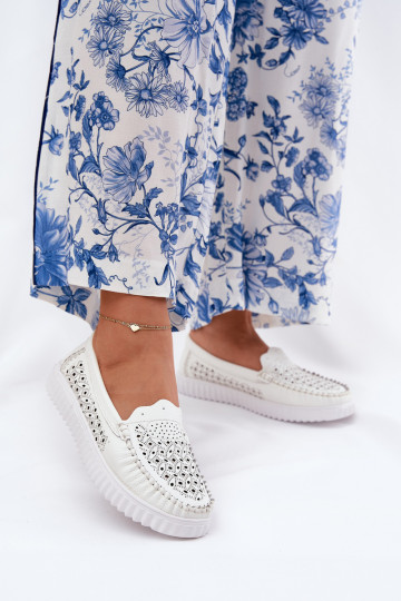 Piel mocasines de mujer con elementos calados Vinceza 88028 el color blanco 2