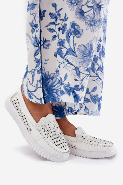 Piel mocasines de mujer con elementos calados Vinceza 88028 el color blanco