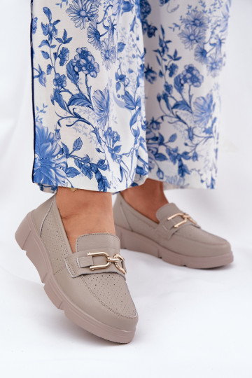 Mocasines de cuero color arena para mujer con detalles dorados Vinceza 88007