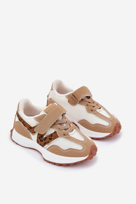 Zapatillas modelo zapatos. Infantil con sujetadores adhesivos con estampados de piel de leopardo beige Tezzu
