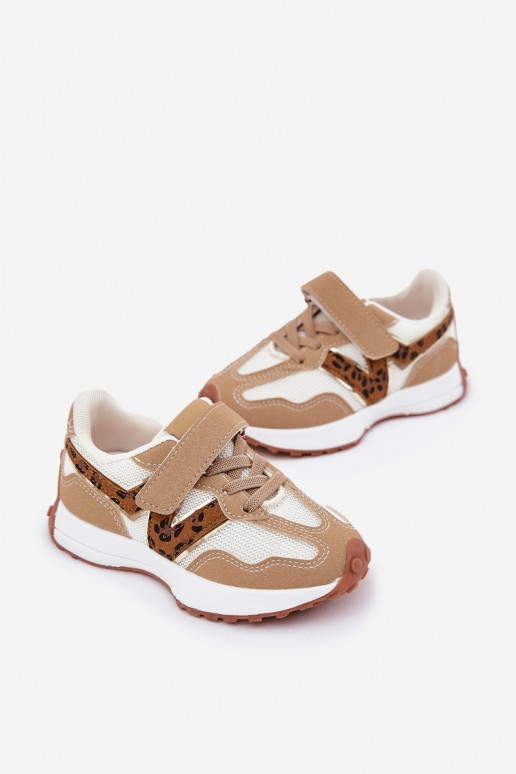 Zapatillas modelo zapatos. Infantil con sujetadores adhesivos con estampados de piel de leopardo beige Tezzu