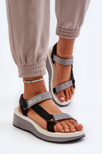Sandalias de mujer con una plataforma I Koturnie Big Star NN274A054 color gris