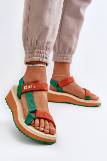 Sandalias de mujer con una plataforma I Koturnie Big Star NN274A053 verde-color naranja