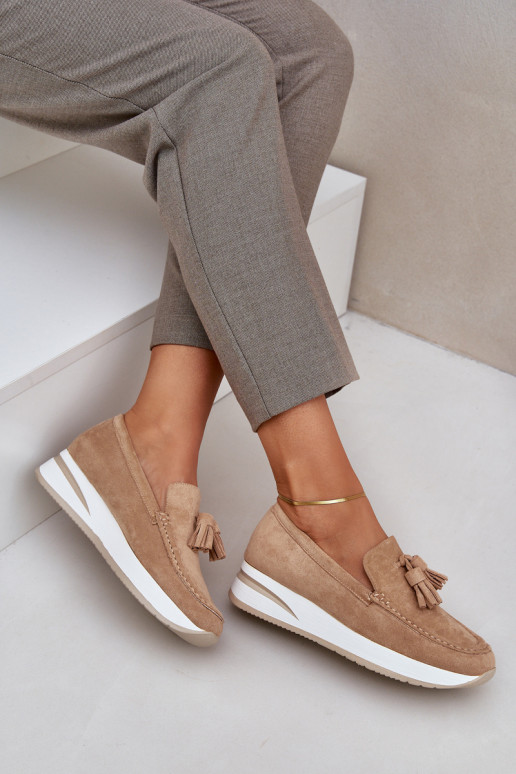 Zapatos de mujer en color arena de... Zapatos de mujer en color arena de...