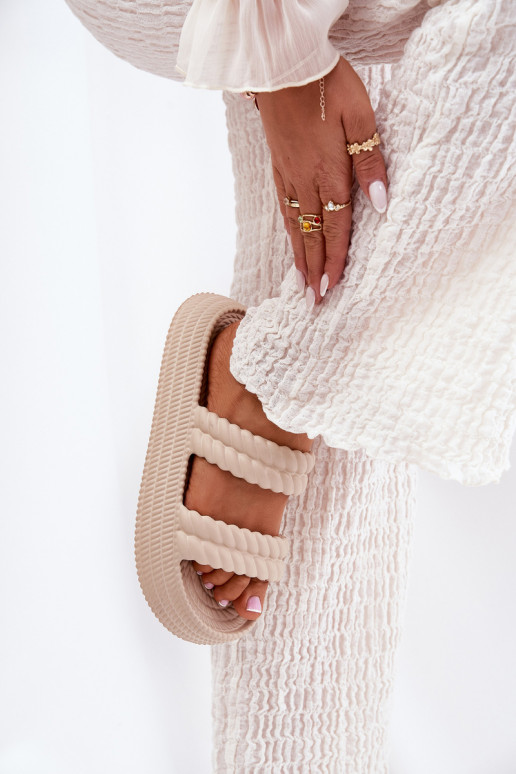 Zapatillas ligeras  zapatillas de mujer con una plataforma S.Barski ZK51-001 beige Zapatillas ligeras  zapatillas de mujer con una plataforma S.Barski ZK51-001 beige