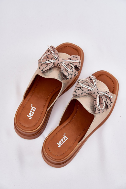 zapatillas de mujer en una cuña con cintas color dorado Moonzella